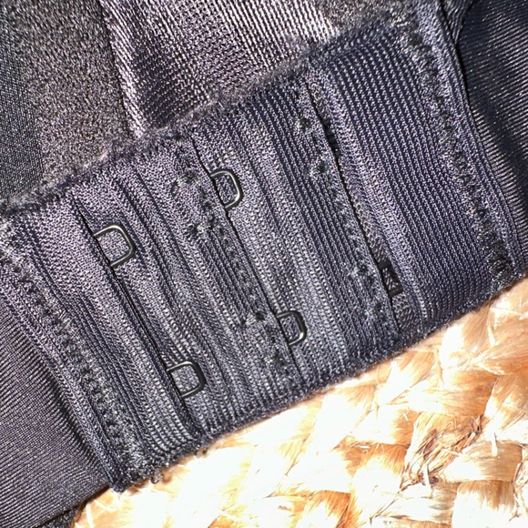 NEW Bali Ultra Light Smoothing Underwire T-Shirt Bra, 3439 Black 40B NWOT - Picture 4 of 7